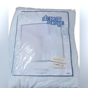New White Twin XL Mattress Pad by Student Lounge.   New in Packaging.